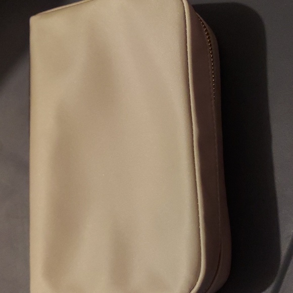 Michael Kors  mini zip nylon travel pounch. - Picture 3 of 8